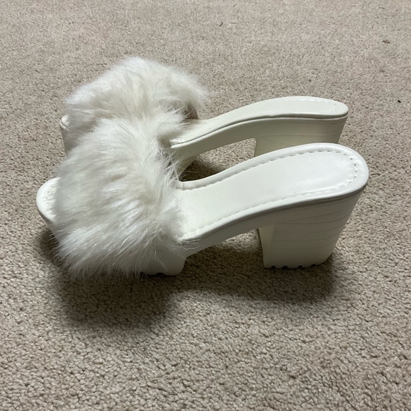 Fuzzy heels - Picture 2 of 4